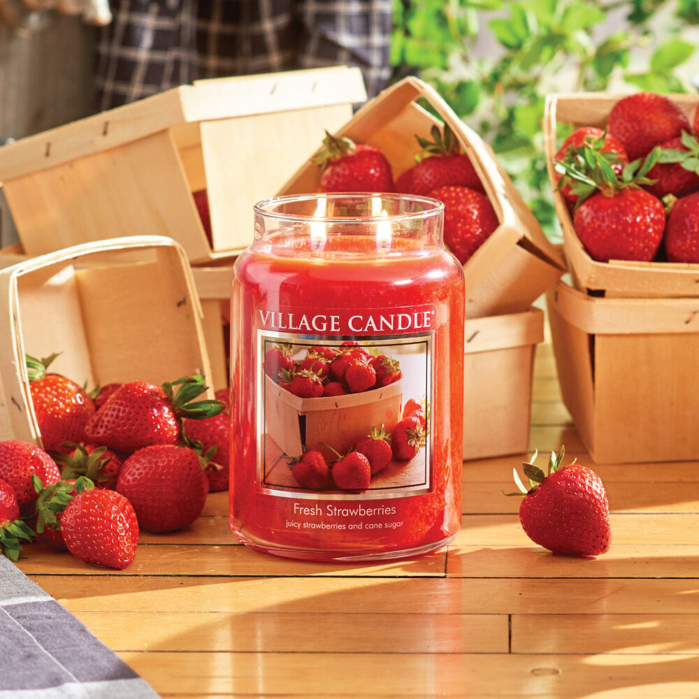 Fresh Strawberries Candle image number 4
