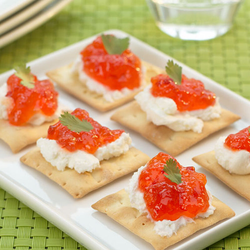 Goat Cheese and Red Pepper Jelly Crackers